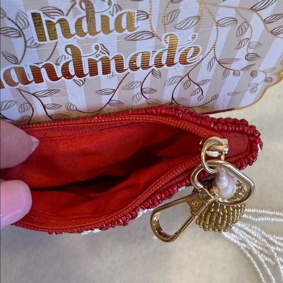 NWT Handmade Snowflake Beaded Pouch with Keychain - Picture 4 of 4